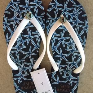 Womens crown and ivy flip flops. Size 7 . New